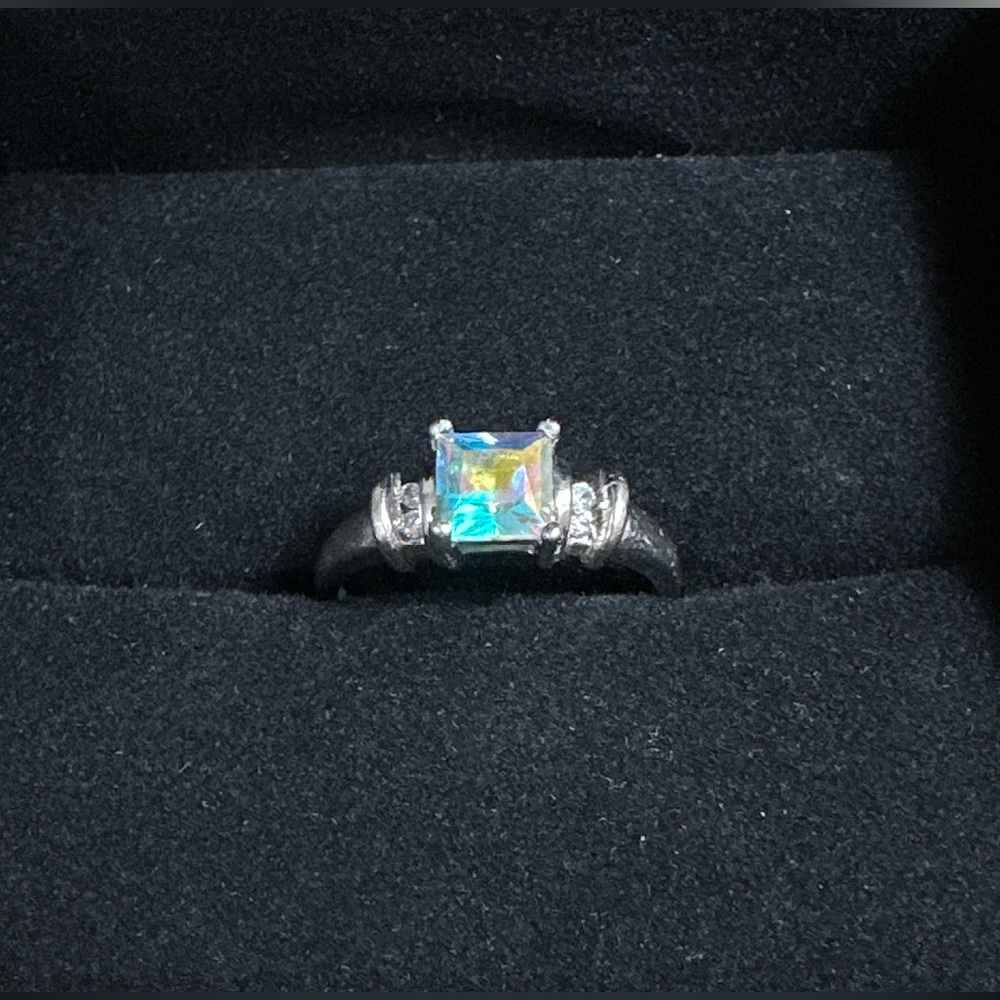 Kay Jewelers “Mystic Ice” 10k white gold ring with diamond accents